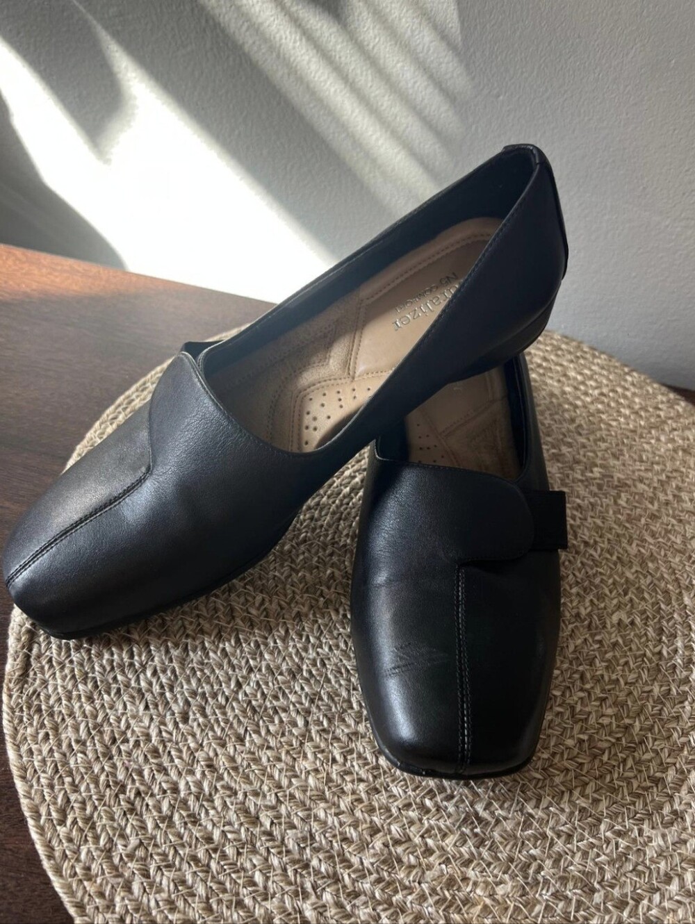 Naturalizer Ryber 7.5 Women's Black Leather Comfort Loafers.